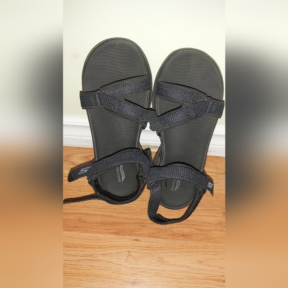 Sketchers ArchFit Women's Sandals - Picture 2 of 4